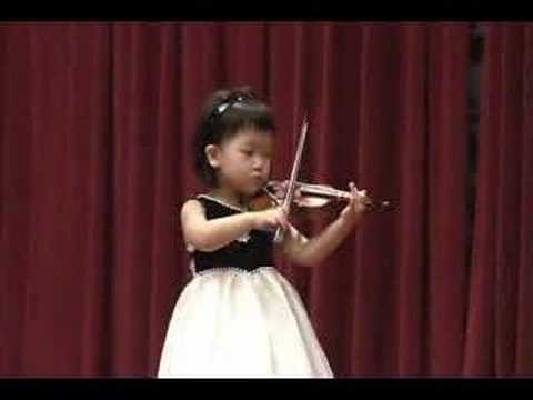 3 years old violinist