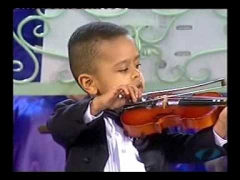 Andre Rieu & 3 year old violinist, Akim Camara 2005