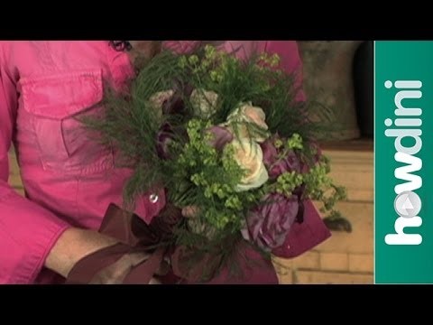 How to make a bouquet – Hand tied flower bouquet