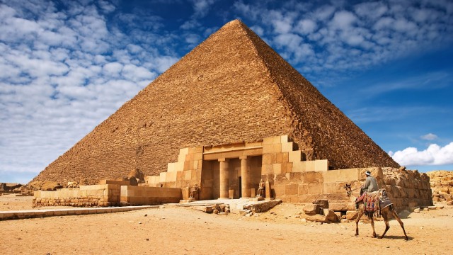 Top 9 Bizarre Theories About the Origin and Purpose of the Pyramids